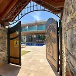 Ultra Luxury Private With Swimming Pool
