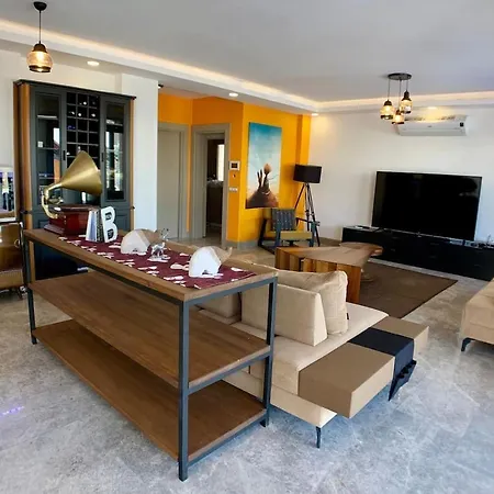 Ultra Luxury Private With Swimming Pool