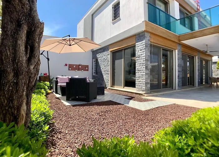 Ultra Luxury Private With Swimming Pool *