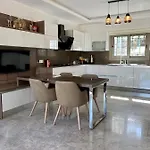 Ultra Luxury Private With Swimming Pool מוטל בודרום